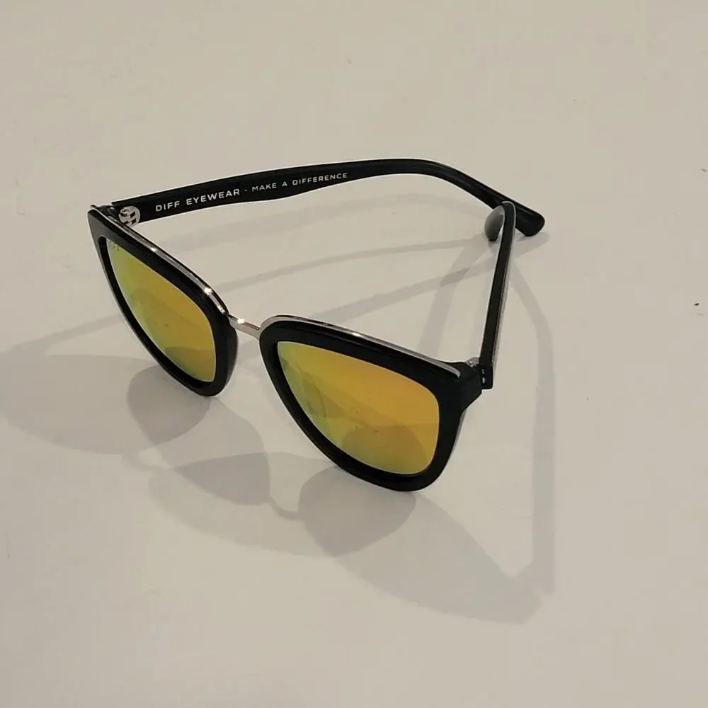 Diff Eyewear Cateye Rose Pink Polarized Mirrored Sunglasses MB-PK07P.